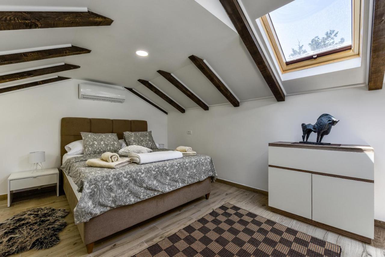 Yula Apartment