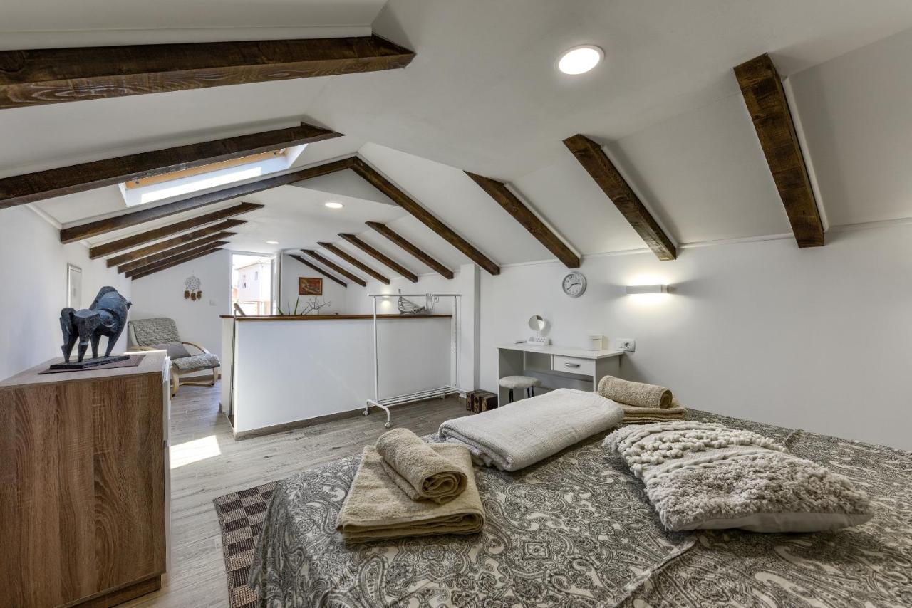 Yula Apartment *
