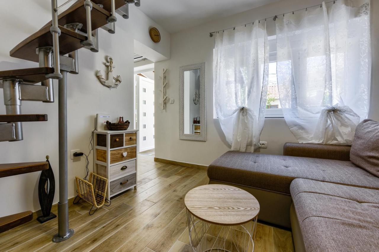 Yula Apartment