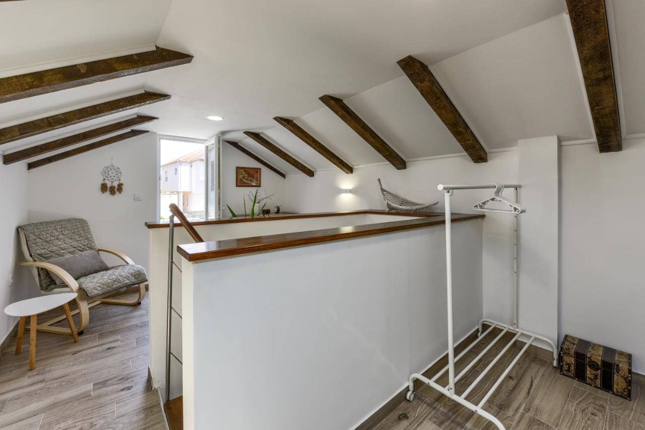 Yula Apartment *